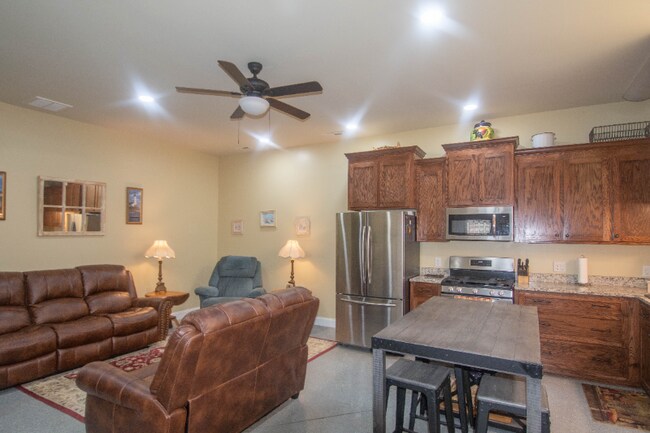 148 Westwood Acres Dr, Unit Lower Level in West Jefferson, NC - Building Photo - Building Photo