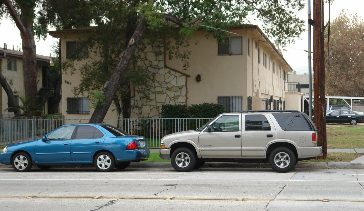 861 Raymond Ave in Pasadena, CA - Foto de edificio