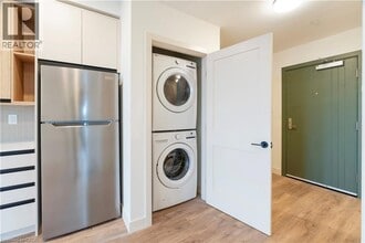 4390 Hillview Dr in Beamsville, ON - Building Photo - Building Photo