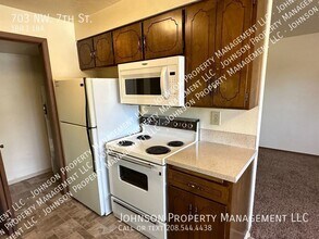 703 NW 7th St in Meridian, ID - Building Photo - Building Photo