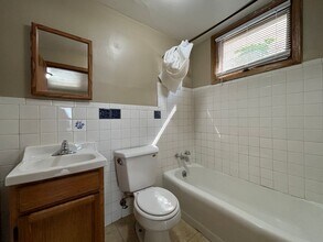 1360 Payne Ave in St. Paul, MN - Building Photo - Interior Photo