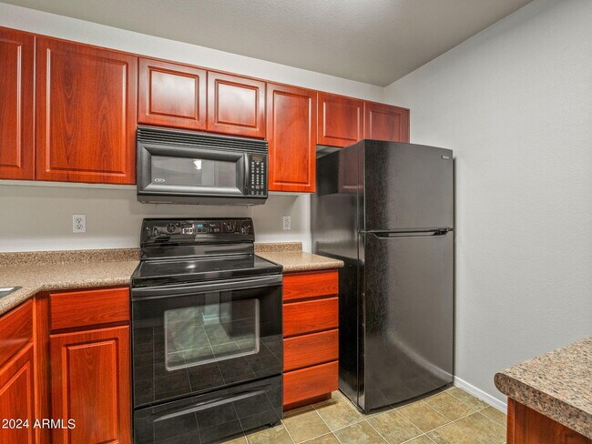 1880 E Morten Ave, Unit 114 in Phoenix, AZ - Building Photo - Building Photo