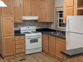 47 Dudley Plz in Woodford, VT - Building Photo