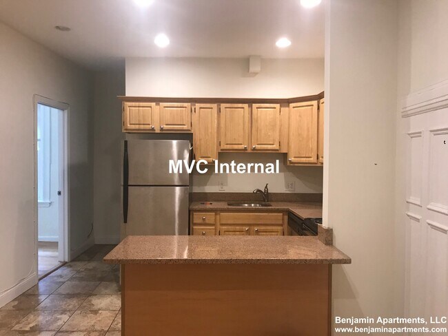 1328 Commonwealth Ave, Unit 8 in Boston, MA - Building Photo - Building Photo