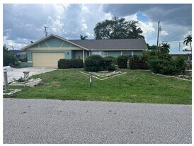 122 SE 41st Terrace in Cape Coral, FL - Building Photo
