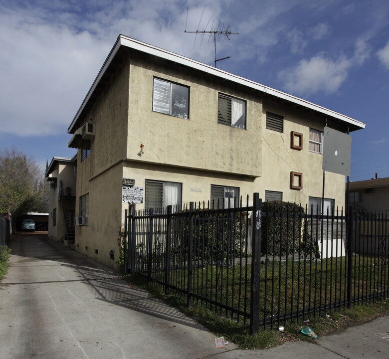 13125 Vanowen St in North Hollywood, CA - Building Photo