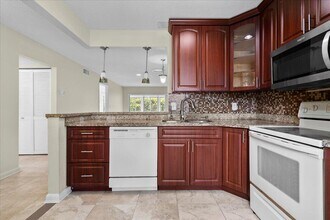 374 Bennington Ln in Greenacres, FL - Building Photo - Building Photo