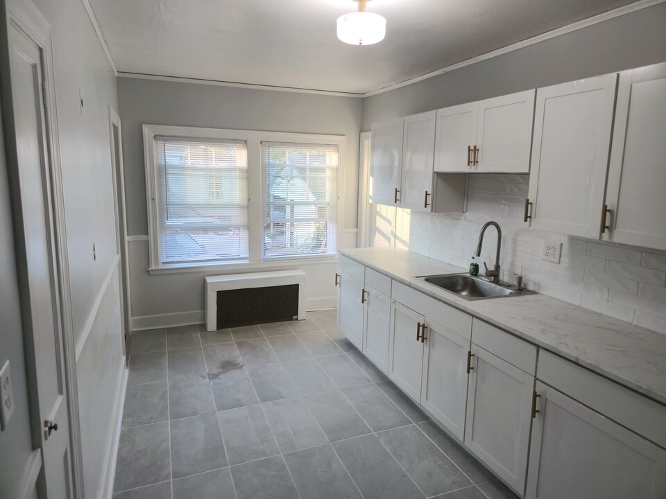 19 Moore St, Unit 1 N in Manchester, CT - Building Photo