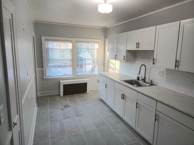 19 Moore St, Unit 1 N