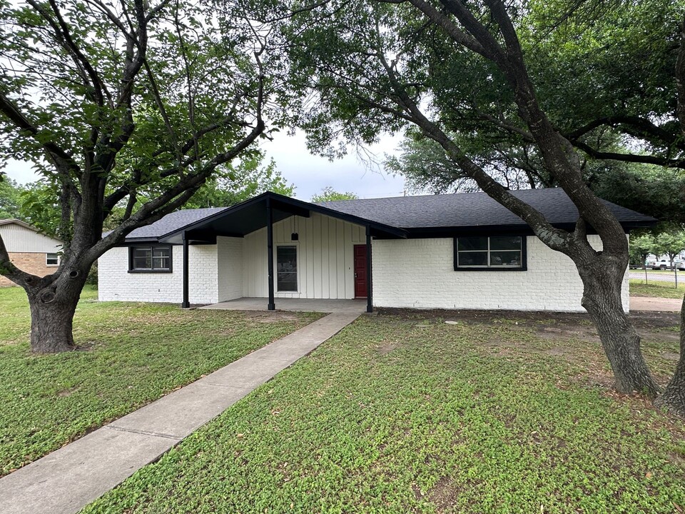 201 Topeka Dr in Waco, TX - Building Photo