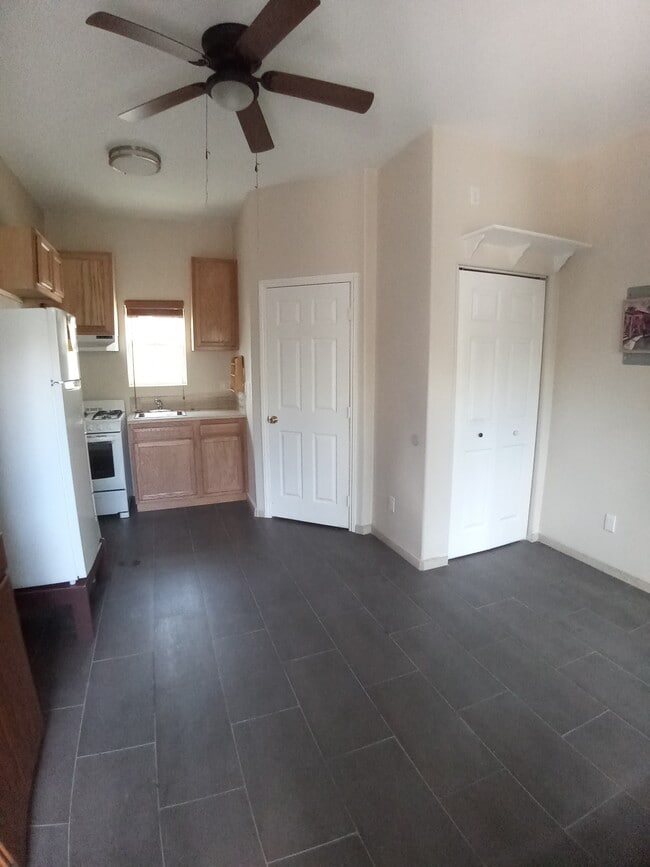 1921 Knoxville Ave, Unit 19211/2