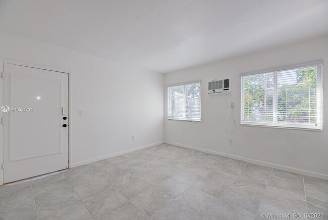 212 Phoenetia Ave-Unit -10 in Coral Gables, FL - Building Photo - Building Photo