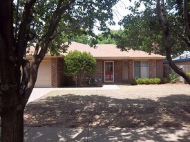 5016 61st St in Lubbock, TX - Building Photo
