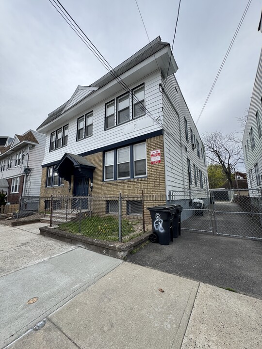 66 Halstead St, Unit 2 in Newark, NJ - Building Photo