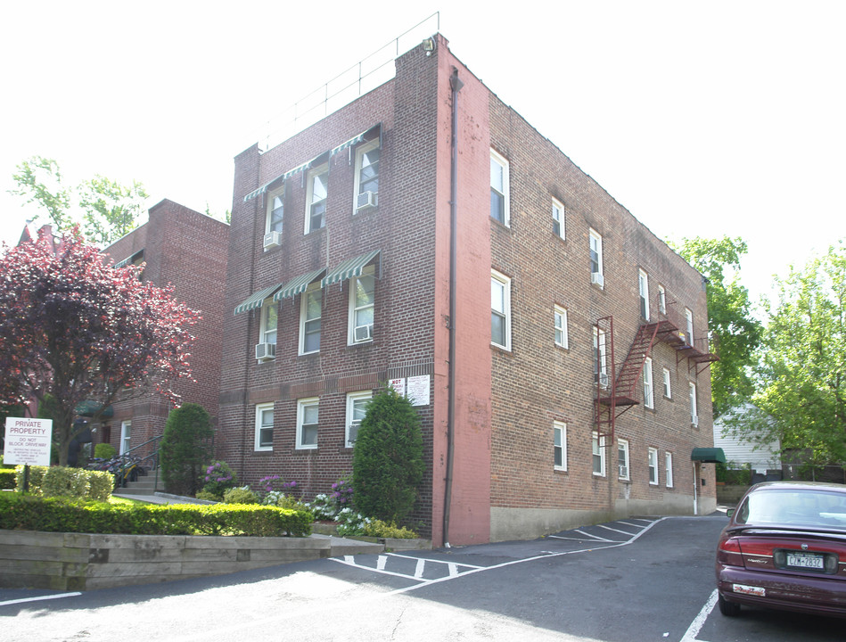 208-210 Battle Ave in White Plains, NY - Foto de edificio