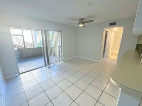 4403 Treehouse Ln in Tamarac, FL - Building Photo - Building Photo