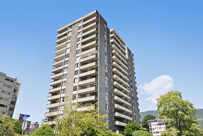 Bellevue Tower in West Vancouver, BC - Building Photo - Building Photo