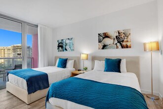2602 E Hallandale Beach Blvd in Hallandale Beach, FL - Building Photo - Building Photo