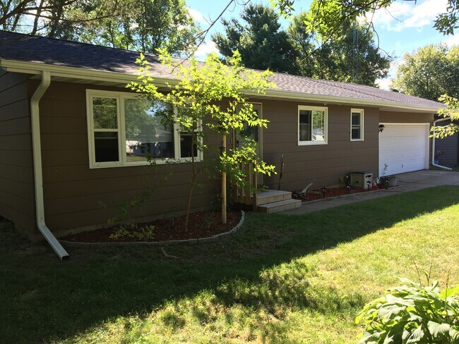 739 Buttenhoff Dr in Chippewa Falls, WI - Building Photo - Building Photo