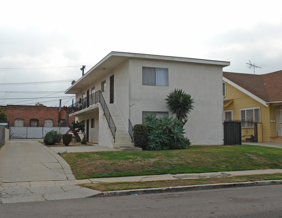 2526 W 18th St in Los Angeles, CA - Building Photo