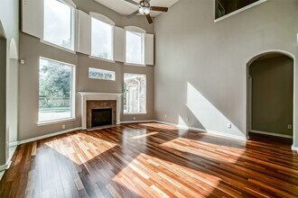 8111 Edenwood Dr in Spring, TX - Foto de edificio - Building Photo