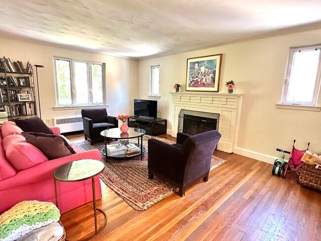 64 Gardner Rd, Unit 1 in Brookline, MA - Building Photo - Building Photo