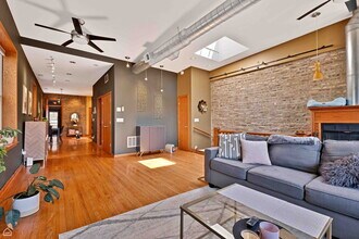 1341 N Western Ave, Unit 3 in Chicago, IL - Building Photo - Building Photo
