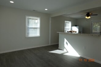 122 York Dr in Yorktown, VA - Building Photo - Building Photo