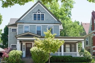 156 Lafayette Ave NE