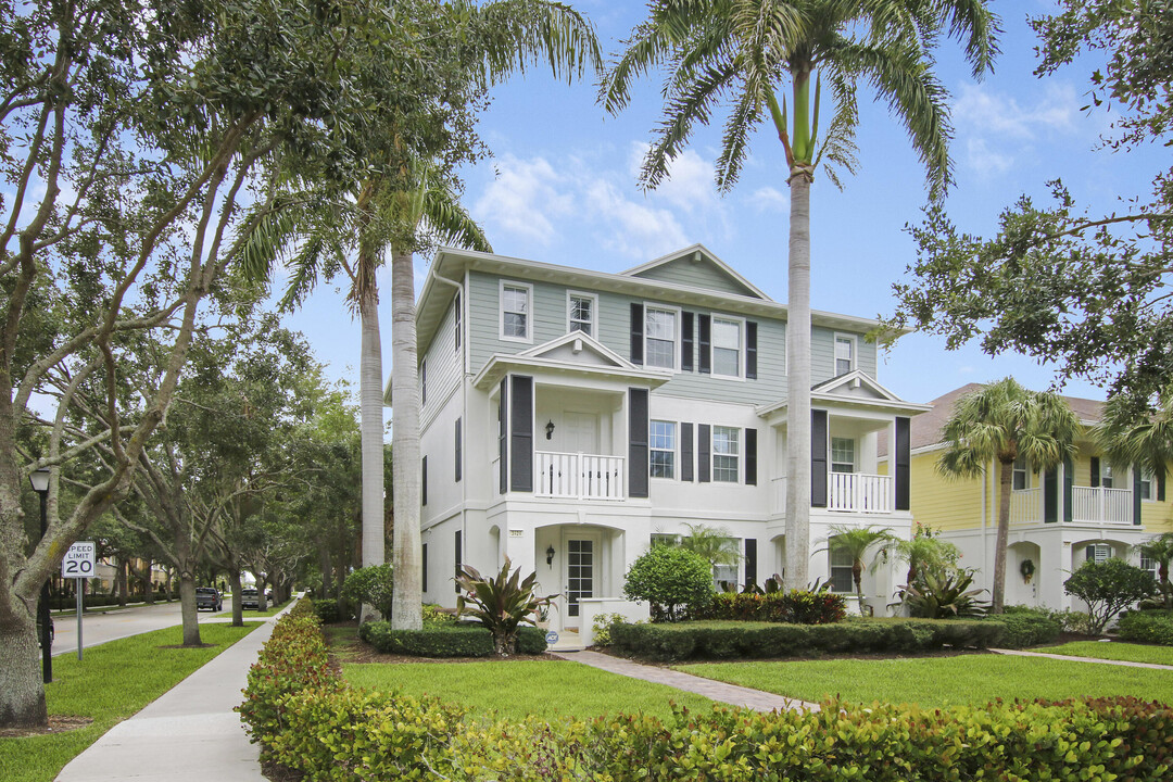 3424 W Community Dr in Jupiter, FL - Building Photo