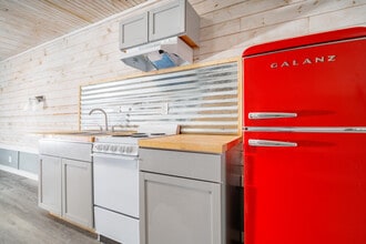 Salado Creek Villas Apartments in San Antonio, TX - Building Photo - Building Photo