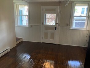 141 Short St, Unit Studio in Edwardsville, PA - Foto de edificio - Building Photo