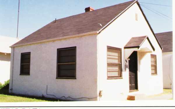 404-408 E Cherry St in Lodi, CA - Building Photo