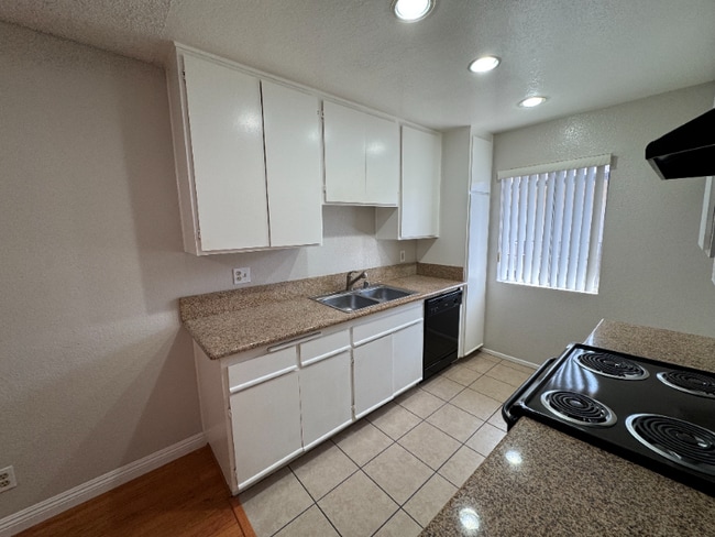 626 E Verdugo Ave in Burbank, CA - Building Photo - Building Photo