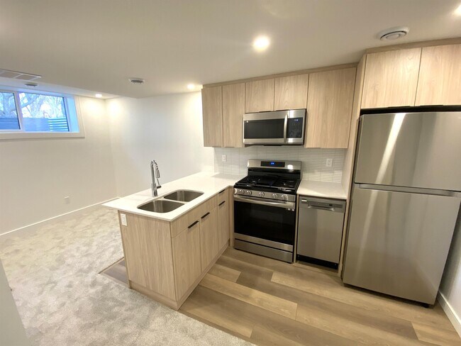 8307-BS102 102 St NW