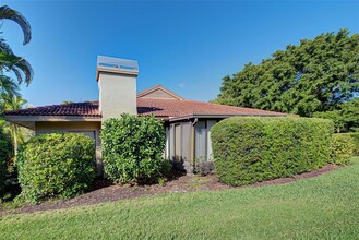 1740 Landings Blvd in Sarasota, FL - Foto de edificio - Building Photo