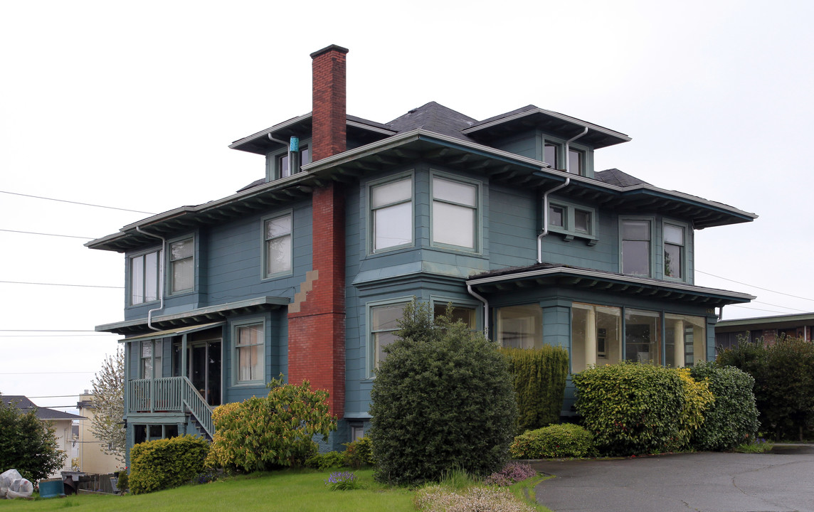 2430 Rucker Ave in Everett, WA - Foto de edificio