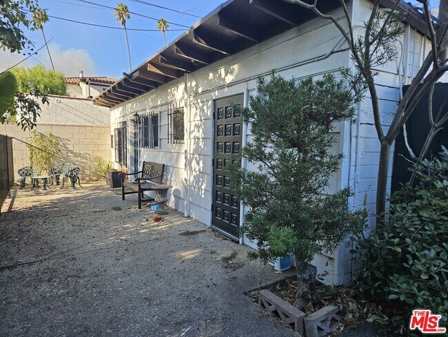 property at 924 Wellesley Ave