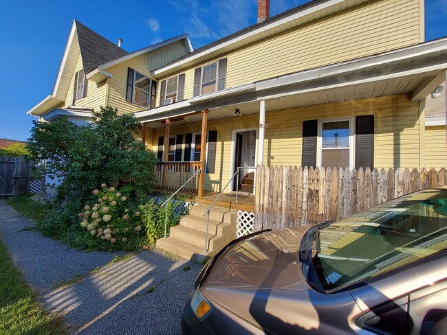 303 Hanover St, Unit 1 in Manchester, NH - Building Photo - Building Photo