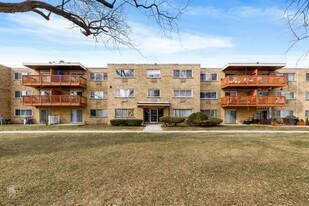 712 Dempster St, Unit fg9 in Mount Prospect, IL - Building Photo