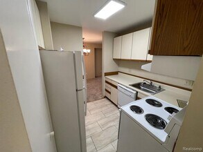30272 Southfield Rd in Southfield, MI - Building Photo - Building Photo