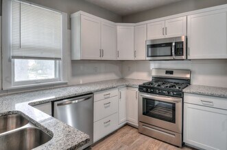 5567 Mason St in Omaha, NE - Building Photo - Building Photo