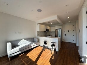 The Vitoria - 27=04 Astoria Blvd Luxurious in Queens, NY - Foto de edificio - Building Photo