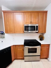 8394 NW 113th Path in Doral, FL - Building Photo - Building Photo