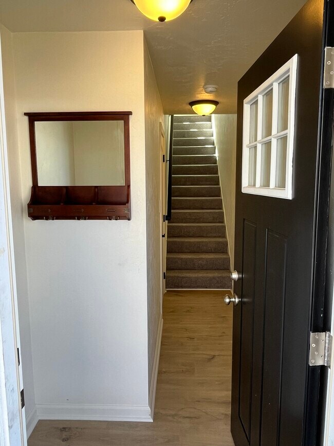 334 Concord Ave, Unit Apt. B in Greensburg, PA - Foto de edificio - Building Photo