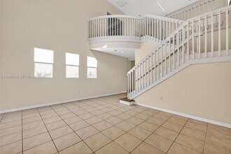 8903 SW 206th St in Cutler Bay, FL - Foto de edificio - Building Photo