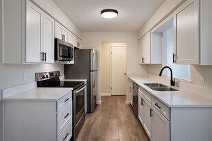 Heritage Woods Apartments in Redmond, WA - Building Photo