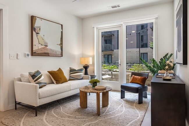 Vista At Councill Square in Huntsville, AL - Foto de edificio - Building Photo