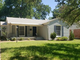 2410 Clarinda Ave in Wichita Falls, TX - Building Photo
