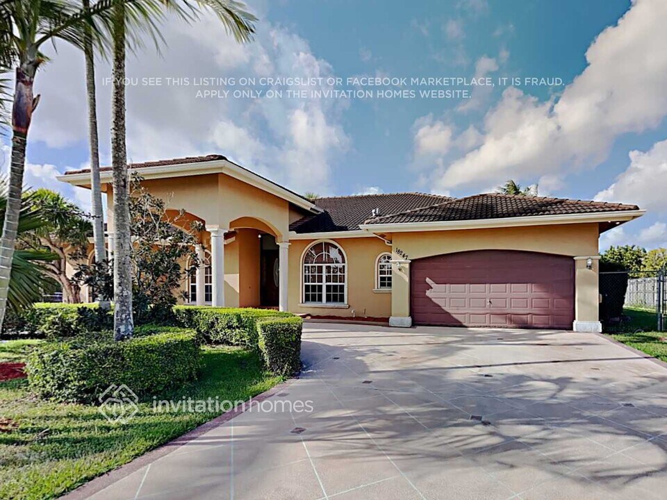 18247 SW 232nd St in Miami, FL - Building Photo